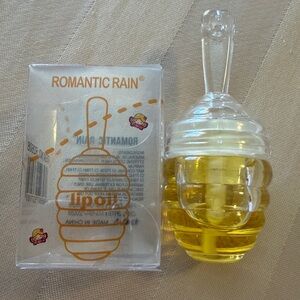 🌵5 for $20🌵Romantic Rain Lip Oil in Hive Container